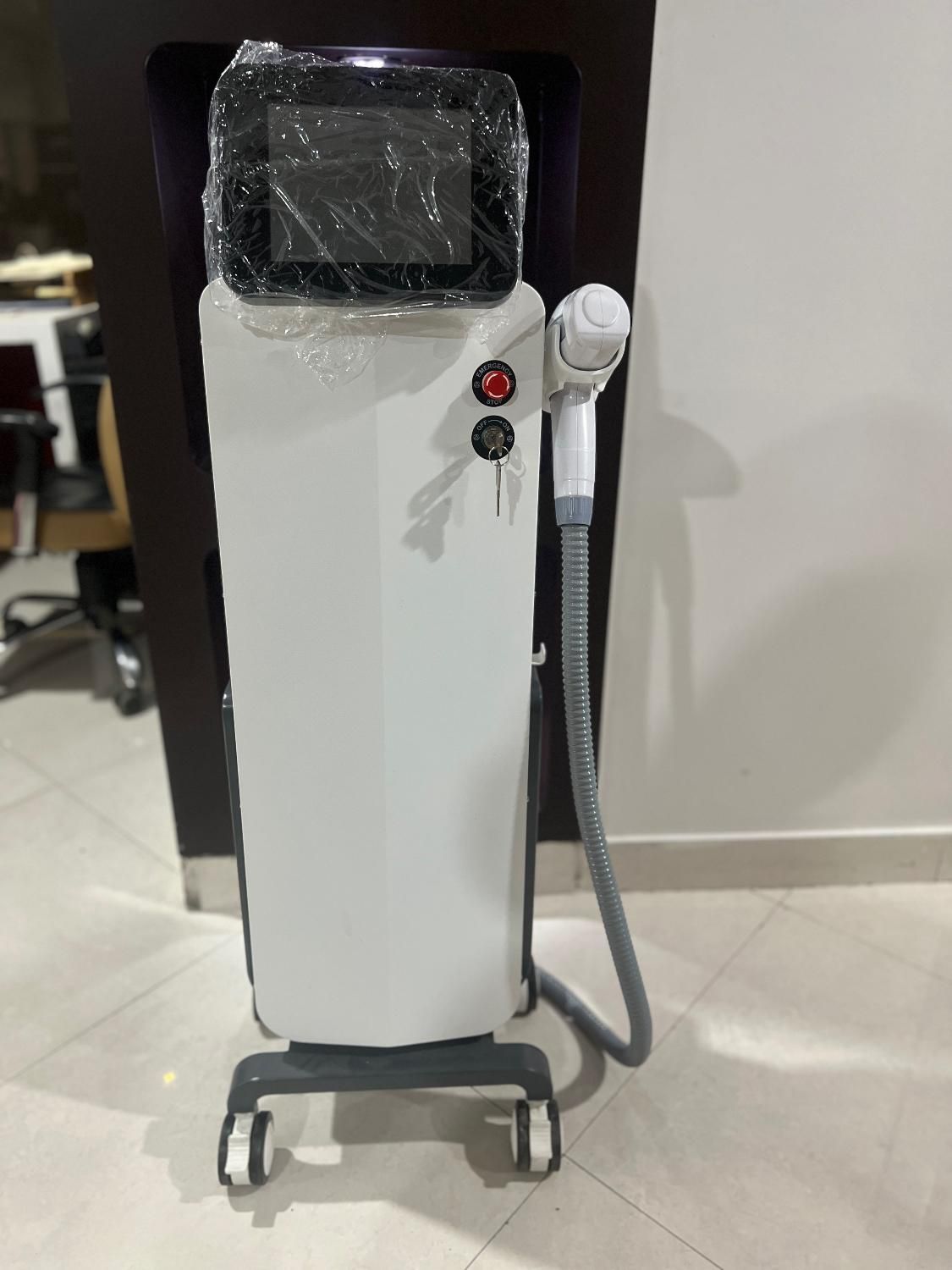 انواع تجهیزات کلینیک زیبایی لیزرمو لاغری کیوسوییچ|آرایشی، بهداشتی، درمانی|رشت, دیلمان|دیوار