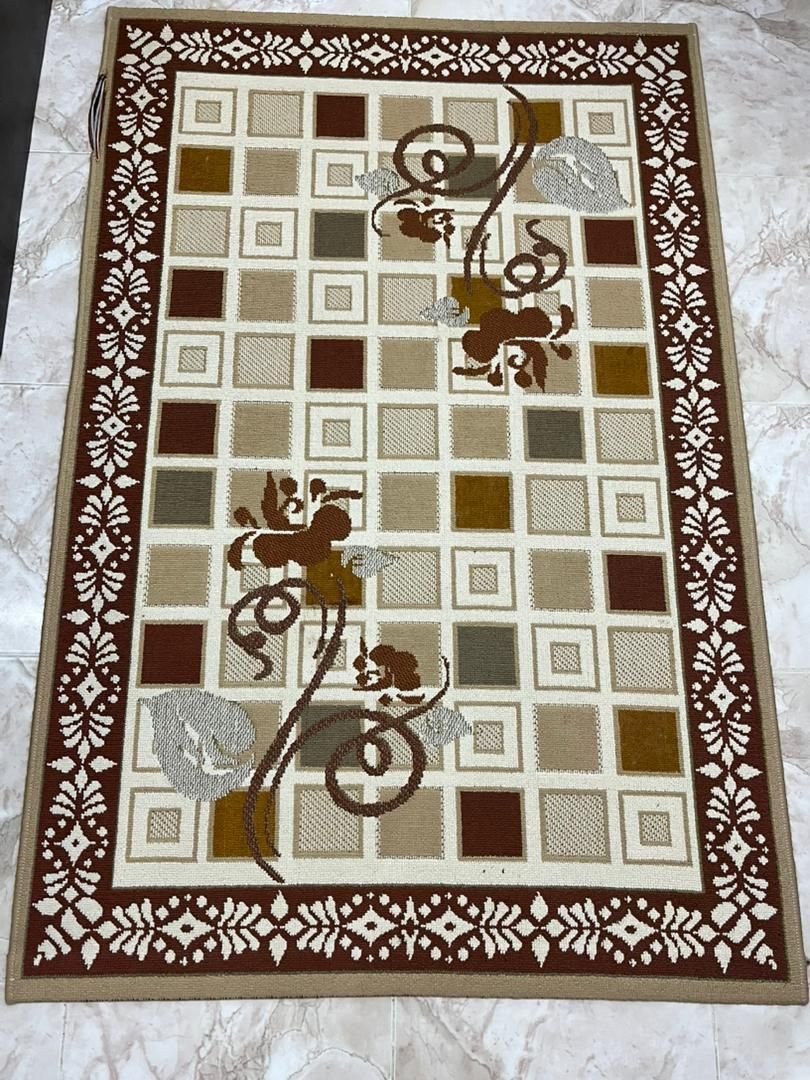 دوتا پادری با دوتا قالیچه در حد نو سالم وتمیز|فرش|رشت, توشیبا|دیوار