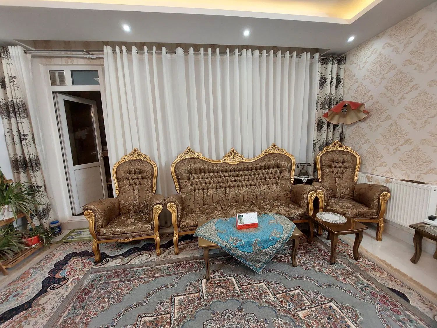 معاوضه وفروش مبل مدالیوم سلطنتی ۹ نفره درحدنو|مبلمان خانگی و میز عسلی|نیشابور, شهرک فرهنگیان|دیوار