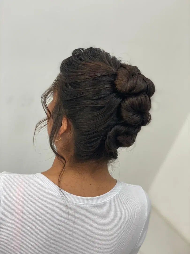 تخفیف ویژه شینیون و میکاپ|خدمات آرایشگری و زیبایی|شهرکرد, |دیوار