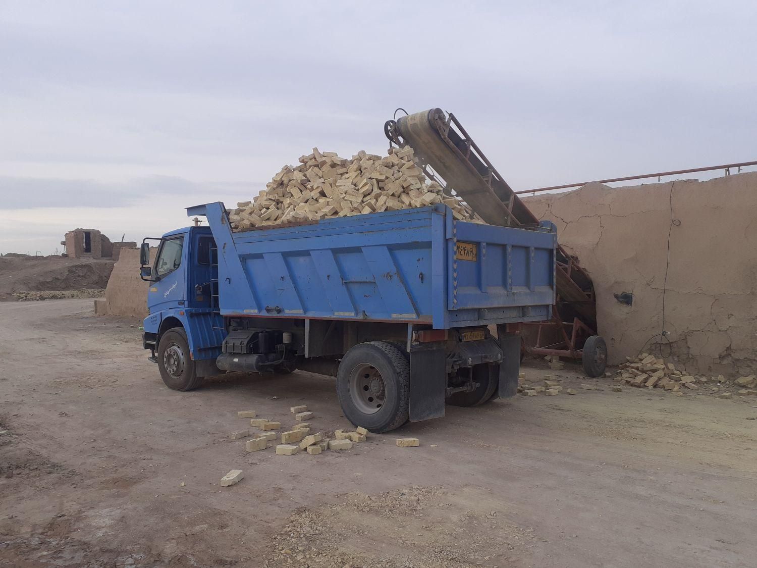 حمل مصالح ساختمانی با کمپرسی تک|خدمات حمل و نقل|اردکان, |دیوار