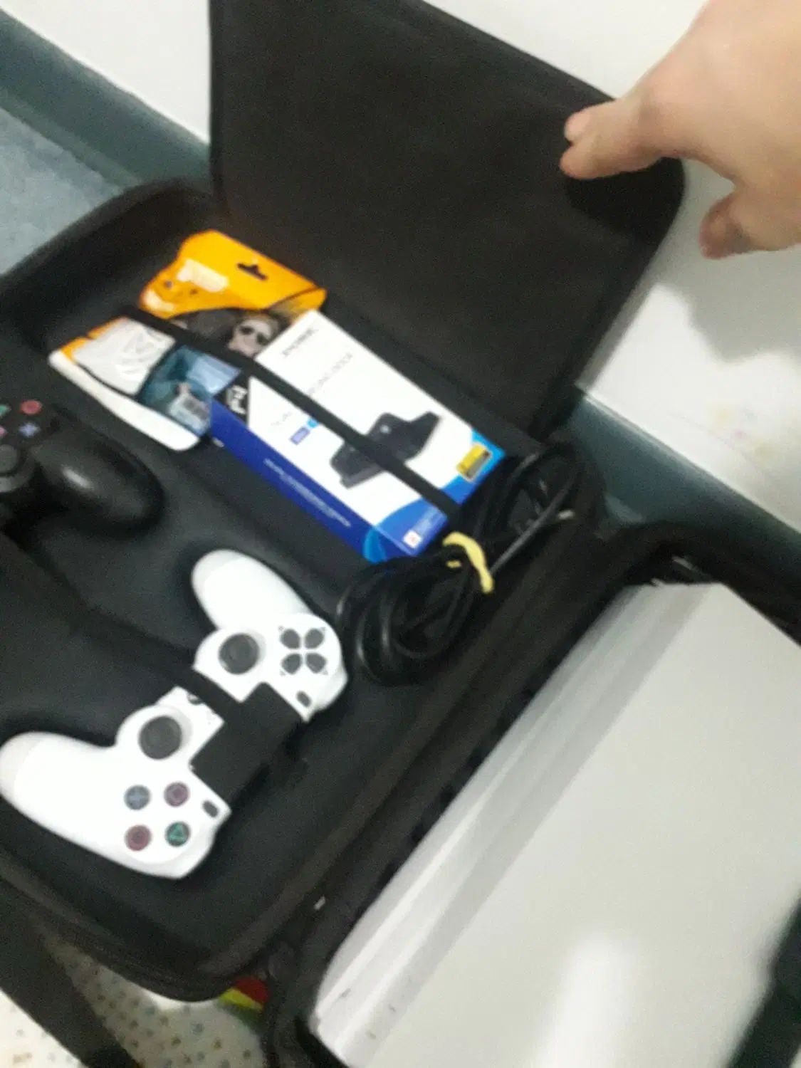 ps4pro ریژن اروپا ۷۲۱۶ با حافظه ترا با وسایل جانبی|کنسول، بازی ویدئویی و آنلاین|قم, زنبیل آباد|دیوار
