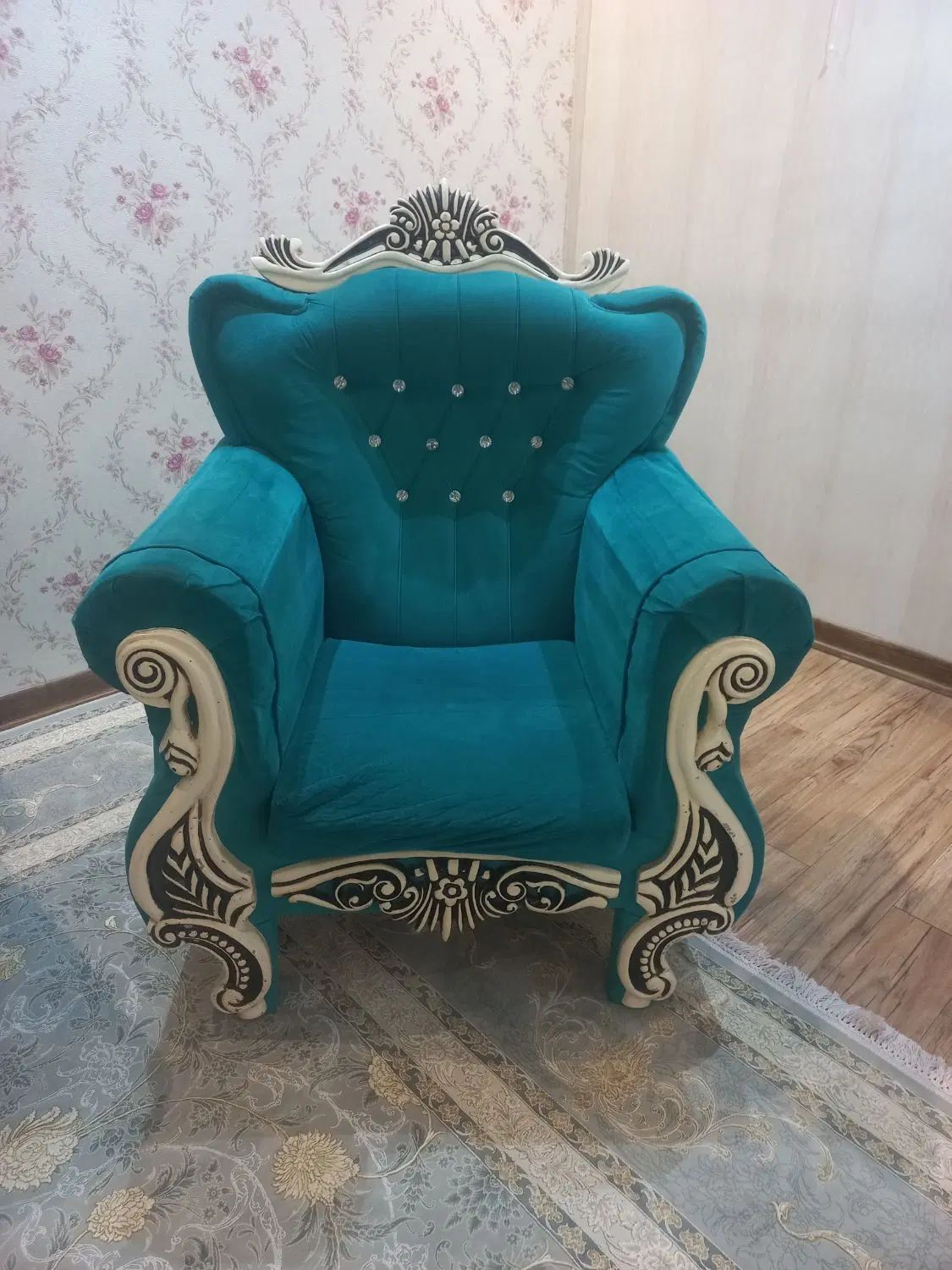 مبل هفت نفره سالم وتمیز همراه میزعسلی وکاورمبل|مبلمان خانگی و میز عسلی|اصفهان, شمس آباد|دیوار