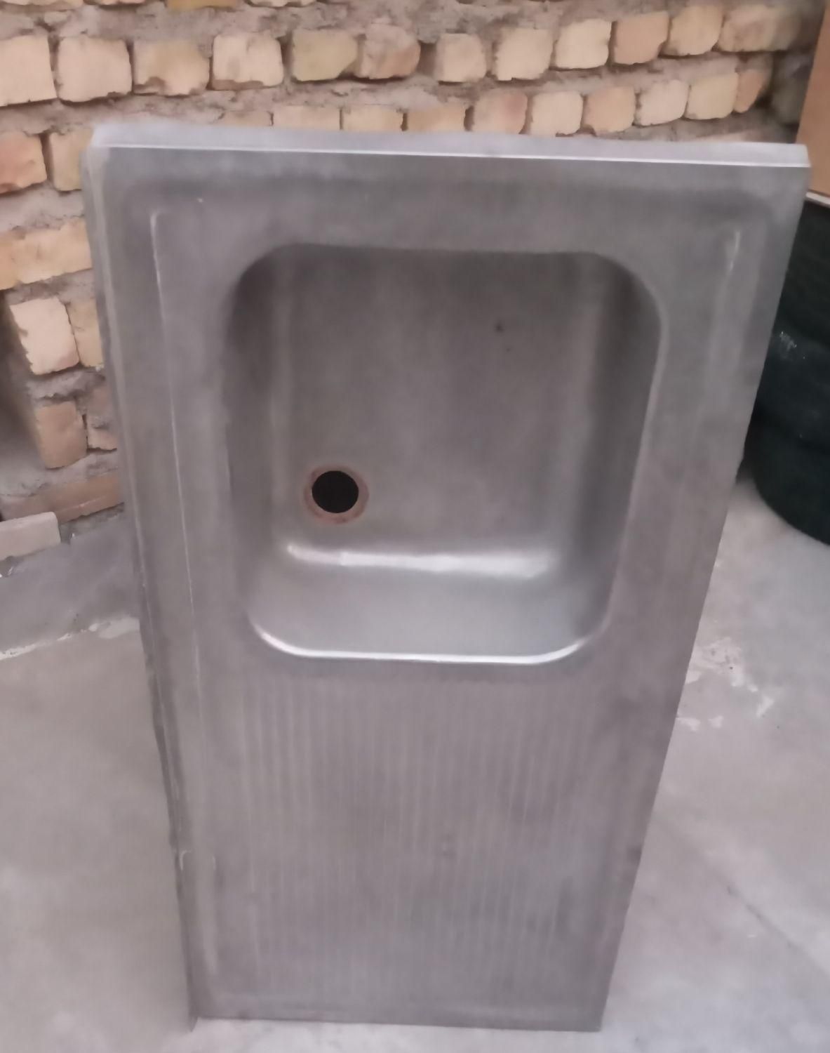ابچکان و نظم دهنده ظروف|آب‌چکان و نظم‌دهنده ظروف|قم, نیروگاه|دیوار
