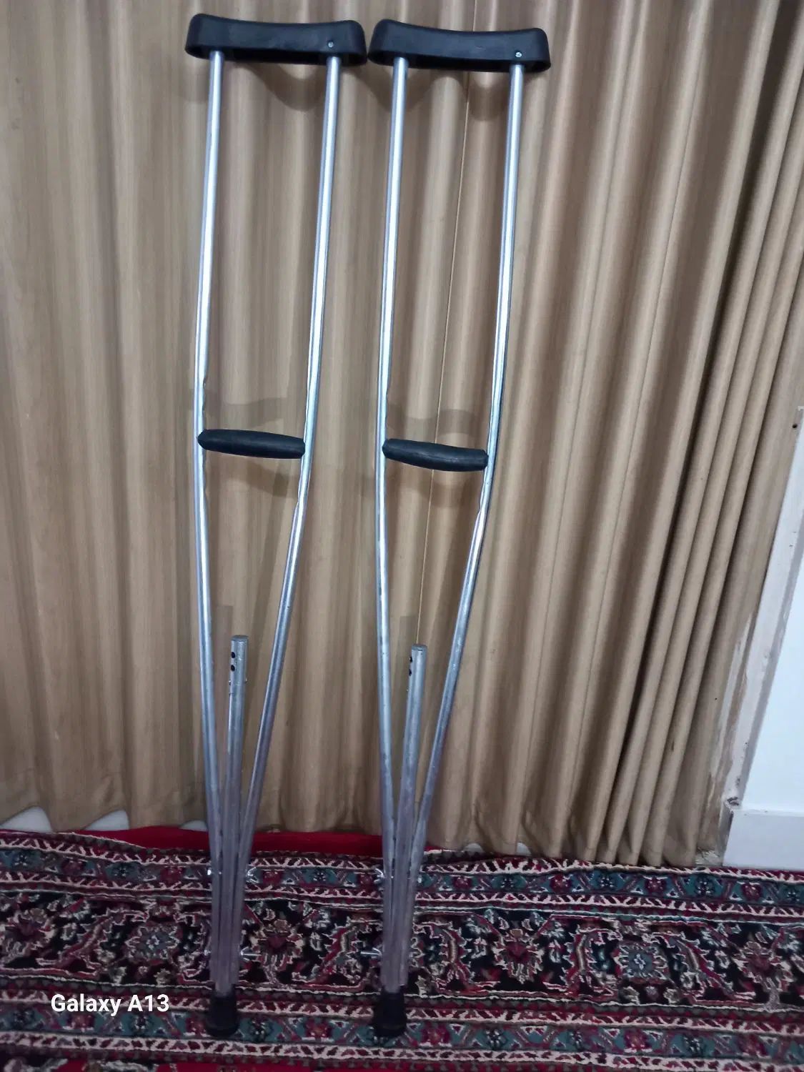یک جفت عصای زیر بغل|آرایشی، بهداشتی، درمانی|رشت, رودبارتان|دیوار