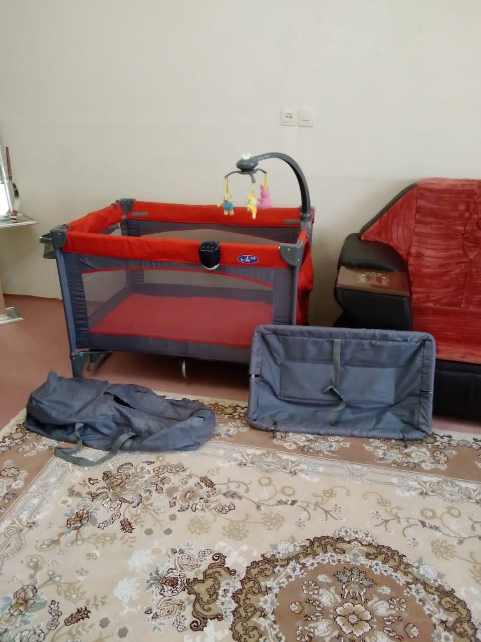 تخت و پارک کودک|اسباب‌بازی بچه|رشت, گلزاران|دیوار