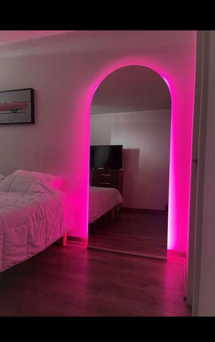 آینه ارغوانی|آینه|بروجرد, |دیوار