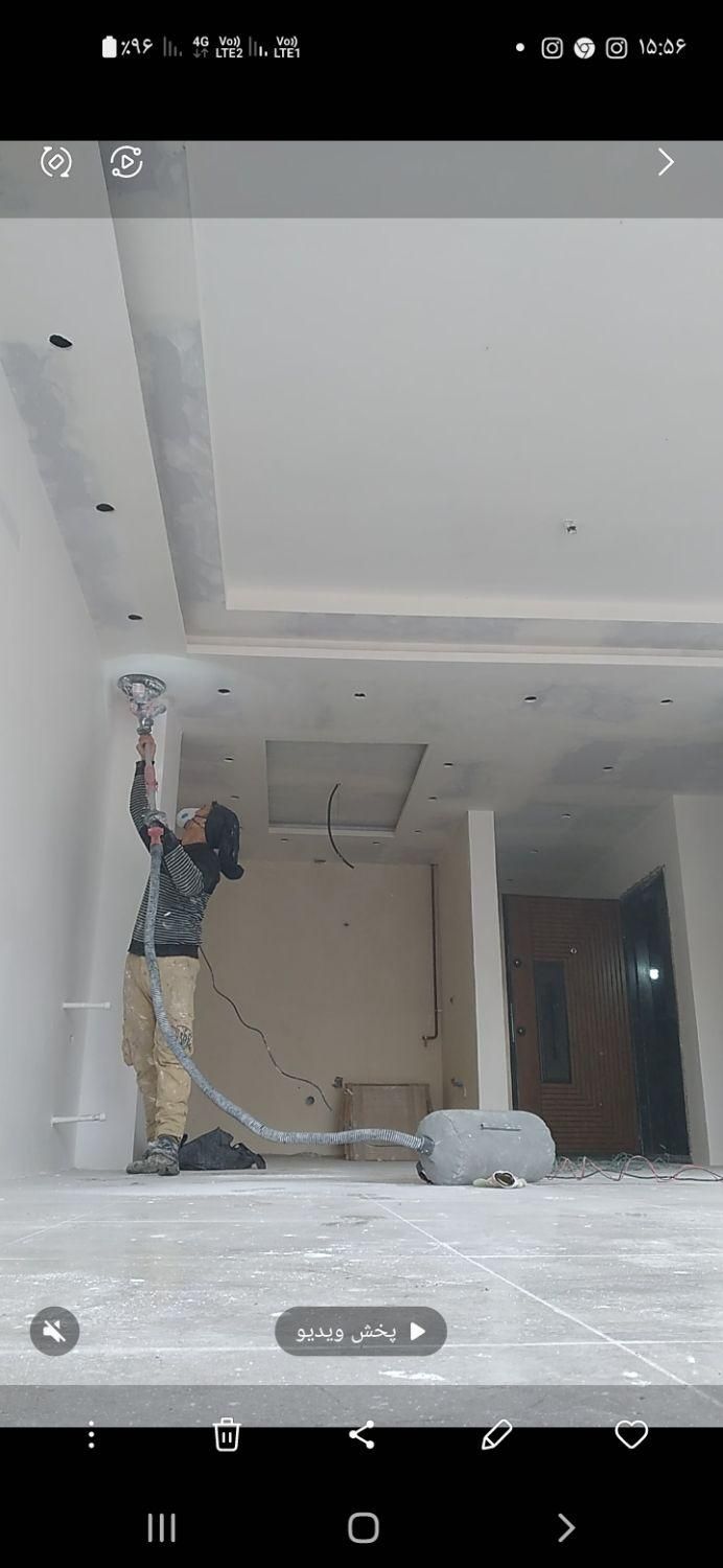 نقاش ساختمان کناف در چارچوب نرده دیوار نما|خدمات پیشه و مهارت|آستانه اشرفیه, |دیوار