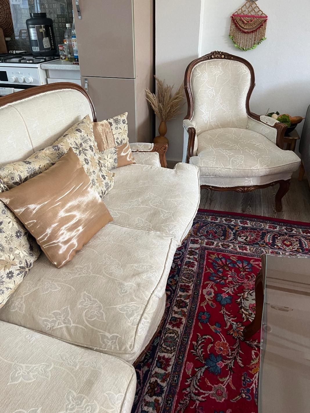 مبل ۹ نفره چوب گردو با میز ناهار خوری|مبلمان خانگی و میز عسلی|نوشهر, |دیوار