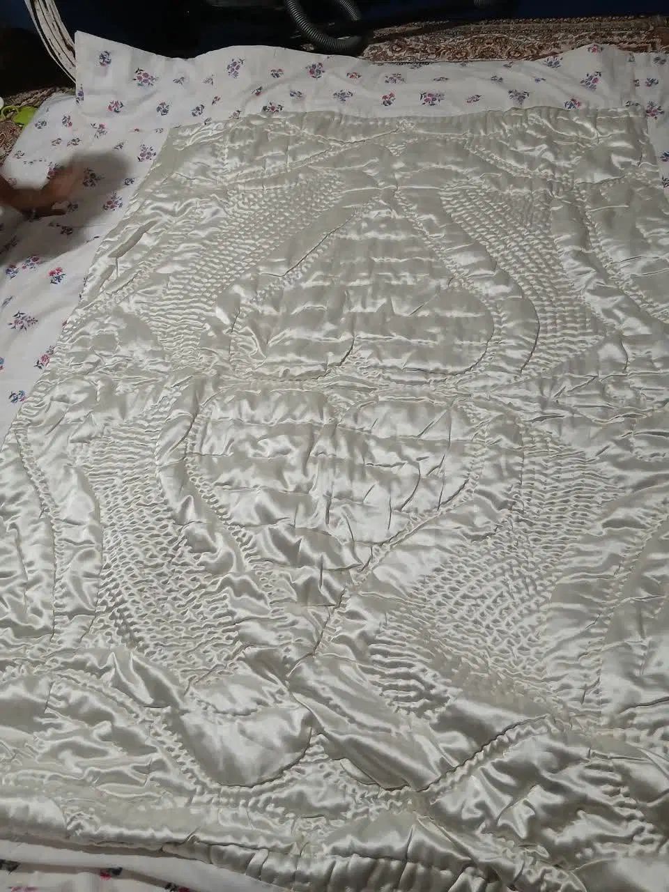 یک لحاف ساتن یکی مخمل یک سرویس خواب کودک|رختخواب، بالش، پتو|مشهد, طبرسی شمالی|دیوار
