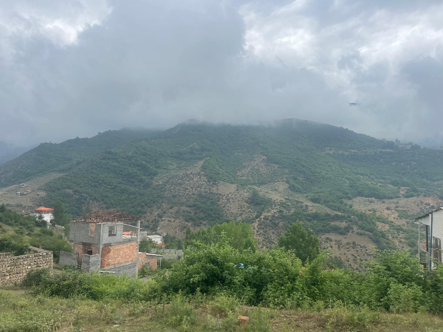 زمین کوهستانی و ییلاقی داخل بافت روستای غریب آباد|فروش زمین و ملک کلنگی|فاضل آباد, |دیوار