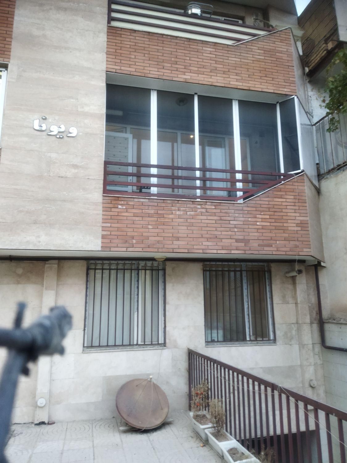 تولید توری تعمیر رگلاژدرب پنجره پی وی سی upvc|خدمات پیشه و مهارت|سنندج, |دیوار