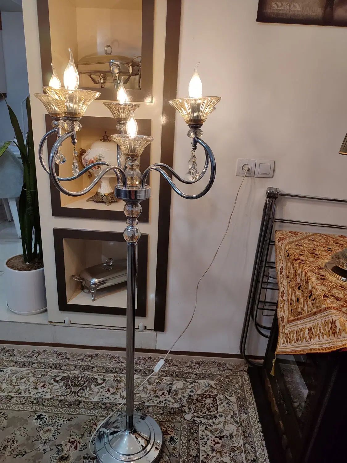 لوستر کنار سالنی|لوستر و چراغ آویز|مشهد, خواجه ربیع|دیوار