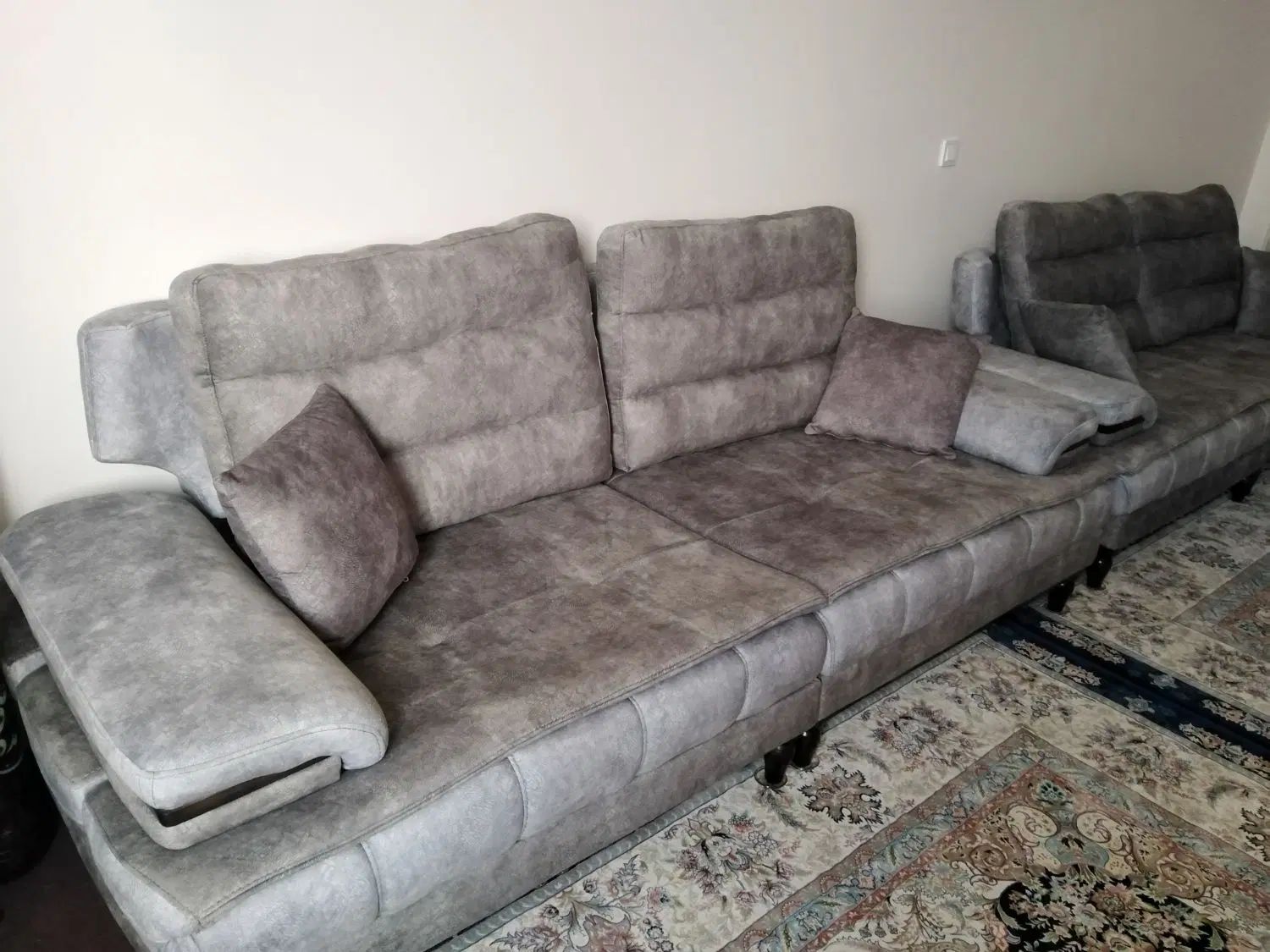 مبل راحتی. تخت خوابشو. 3 تا 3 نفره. نو.رنگ چرک تاب|مبلمان خانگی و میز عسلی|اندیشه, اندیشه فاز ۲|دیوار