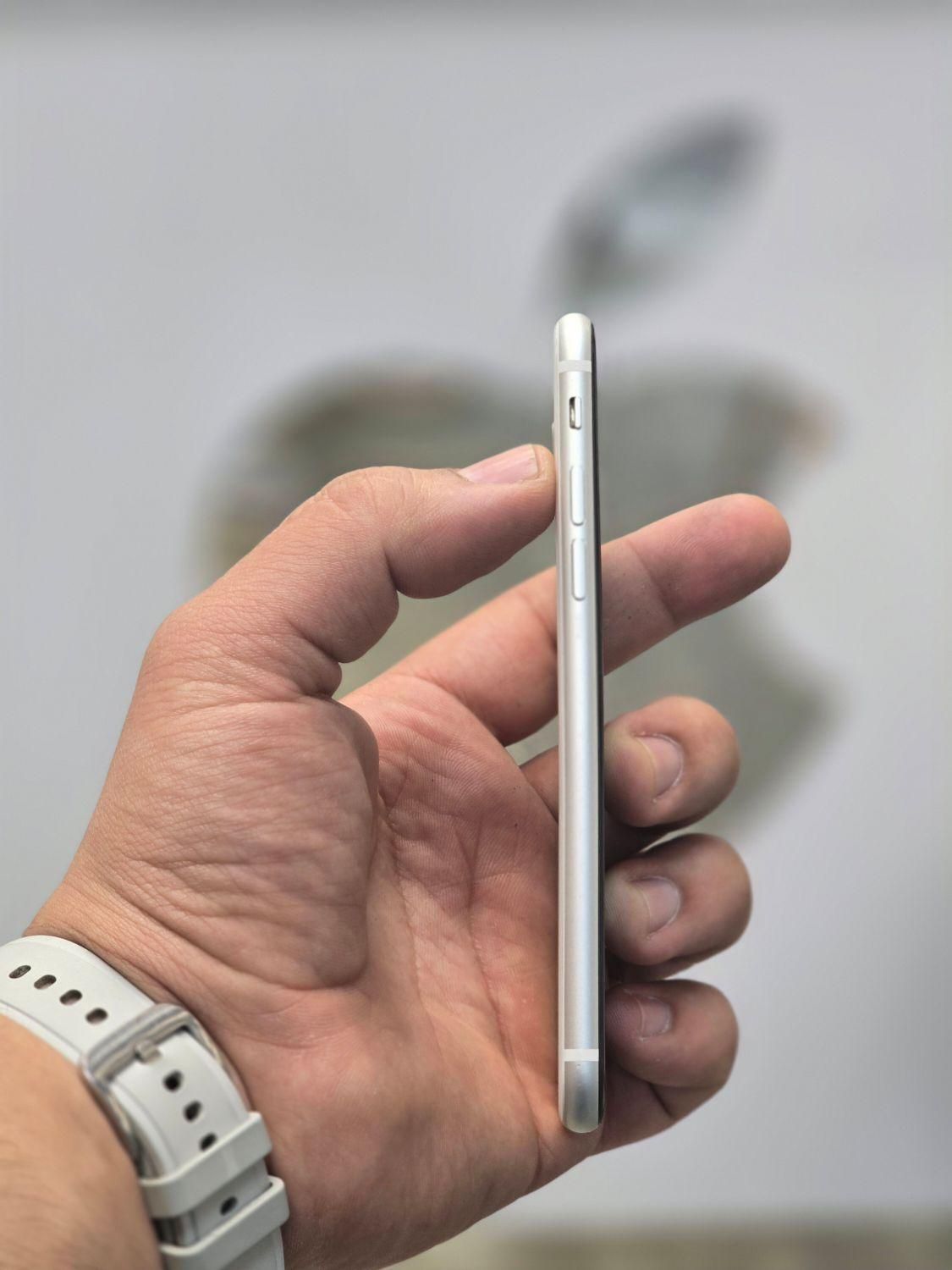 اپل iPhone SE (2020) پک اصلی بشرط سلامت از همه نظر|موبایل|رشت, لاکانی|دیوار