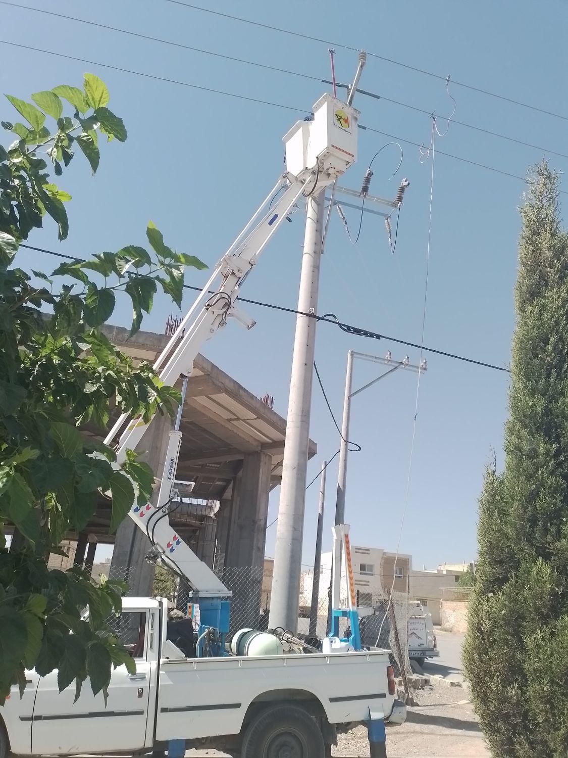 اجاره روزانه و ساعتی بالابر نفربر لجور نیسان|خدمات پیشه و مهارت|خمینی‌شهر, |دیوار