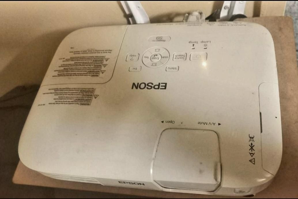 ویدئو پروژکتور epson اصل|تلویزیون و پروژکتور|تهران, جوادیه|دیوار
