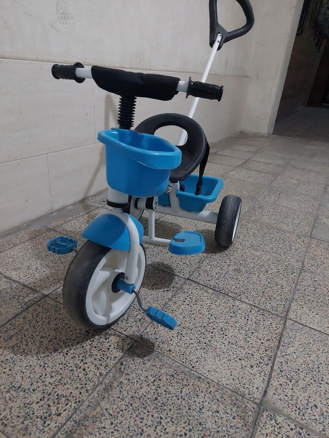 سه چرخه کودک تنه آهنی|دوچرخه، اسکیت، اسکوتر|اسلامشهر, شهرک مهدیه|دیوار