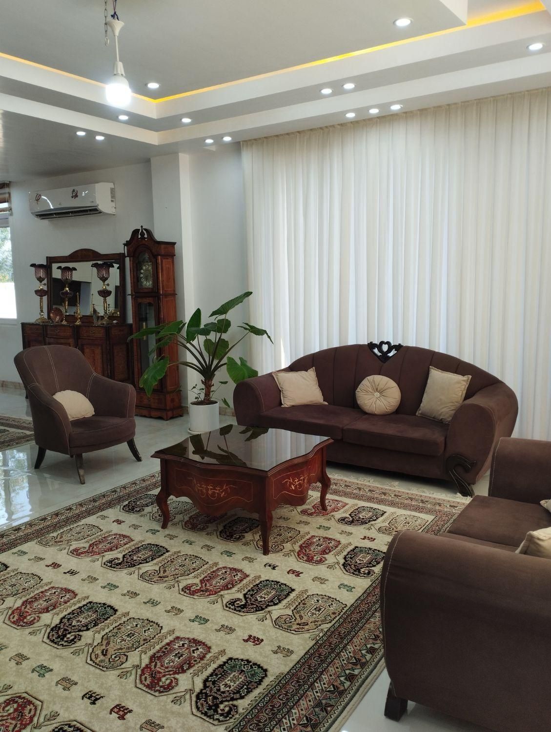 ویلا استخر دار آب گرم در باغ دایی|اجارهٔ کوتاه‌مدت ویلا و باغ|خرم‌آباد, |دیوار