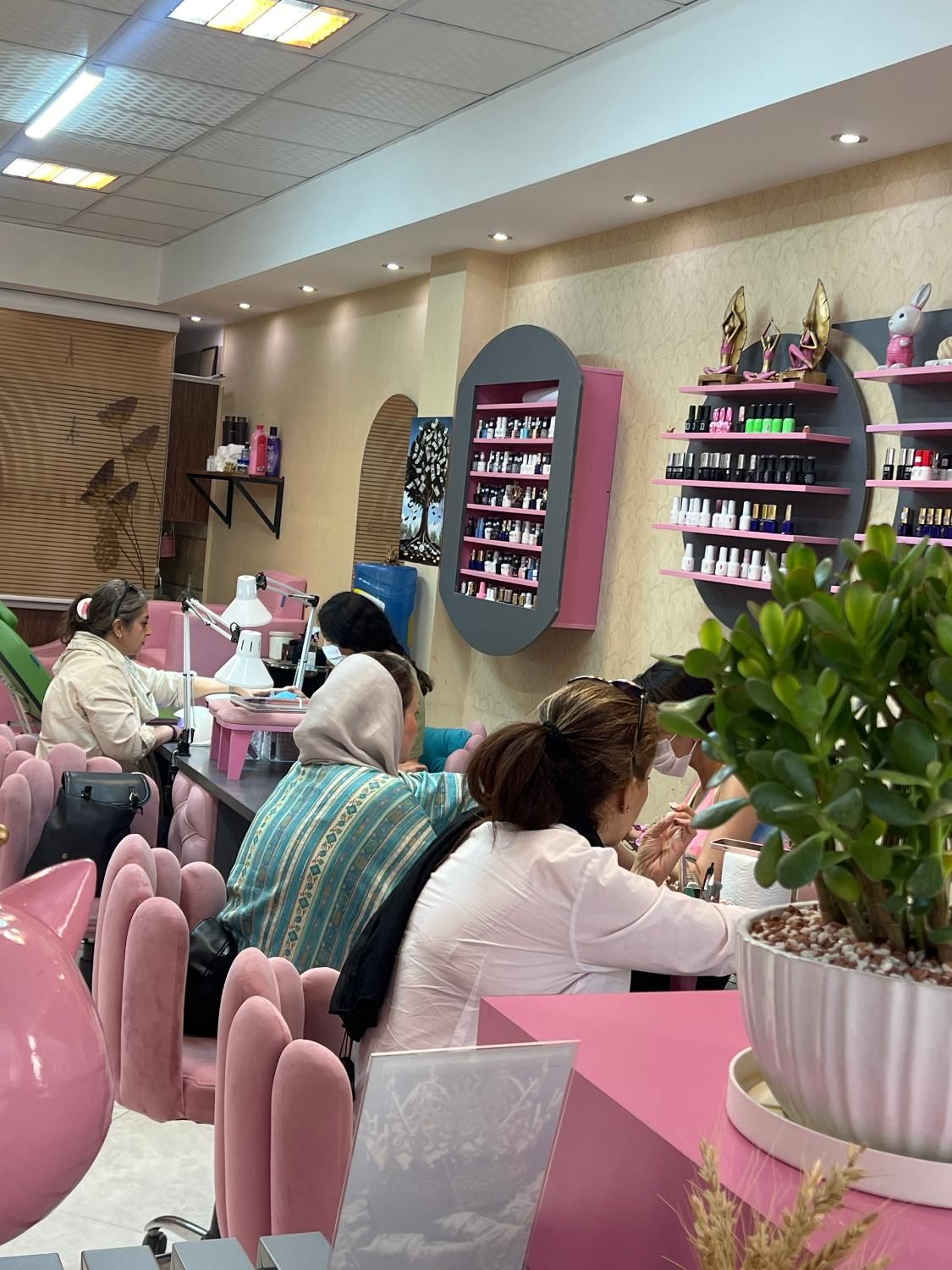 ناخنکار ماهر با درصد بالا|استخدام درمانی، زیبایی، بهداشتی|تهران, شهرک پرواز|دیوار