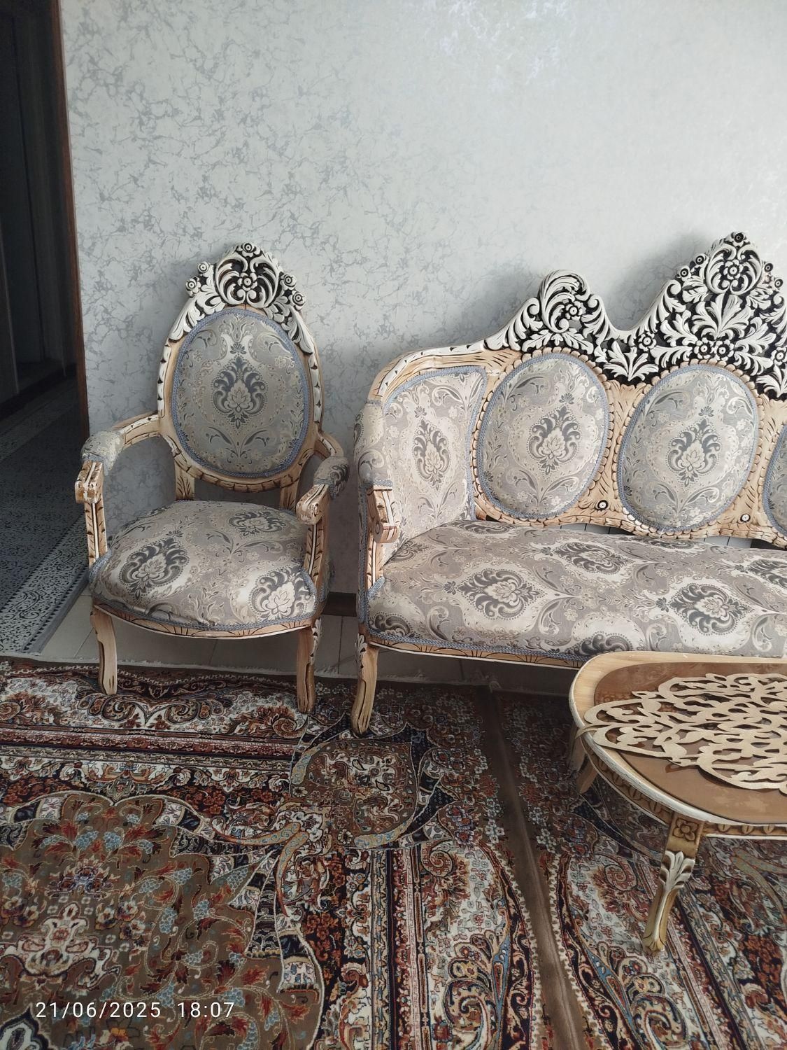 مبل کلاسیک وسلطنتی|مبلمان خانگی و میز عسلی|پرند, |دیوار
