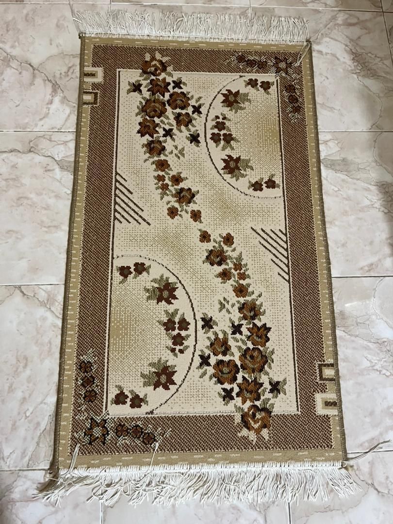 دوتا پادری با دوتا قالیچه در حد نو سالم وتمیز|فرش|رشت, توشیبا|دیوار
