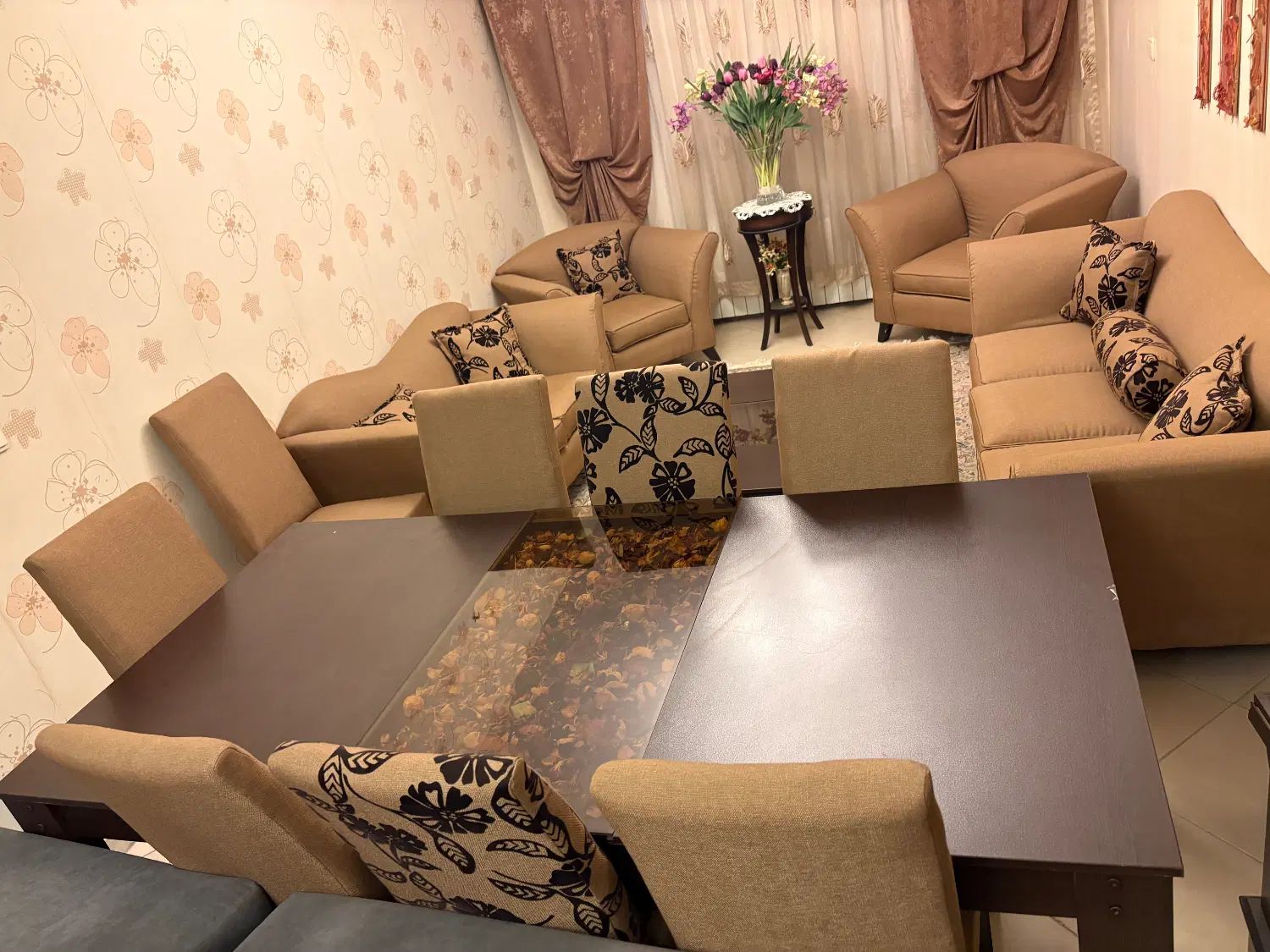 مبل ۷ نفره و میز ناهار خوردی ۸ نفره|مبلمان خانگی و میز عسلی|کرج, اصفهانی‌ها|دیوار