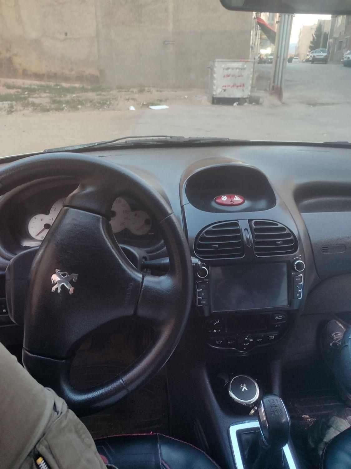 پژو 206 SD V8، مدل ۱۳۹۶|خودرو سواری و وانت|همدان, |دیوار