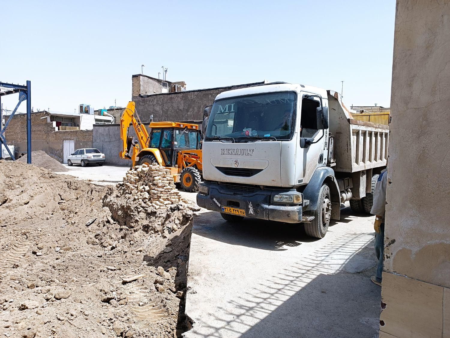 بیل مکانیکی  بکهو لودر کمپرسی خاکبرداری|خدمات حمل و نقل|مشهد, طلاب|دیوار