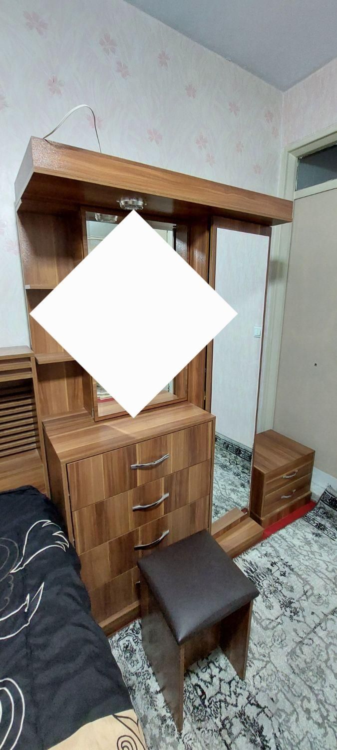 سرویس خواب در حد نو با تشک و روتختی سالم|تخت و سرویس خواب|کرج, منظریه|دیوار