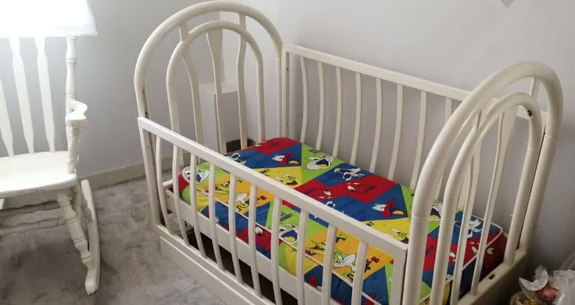 تخت کودک سفید همراه با تشک خوشخواب|تخت و سرویس خواب|بم, |دیوار