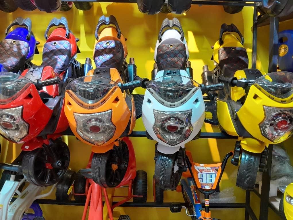 کد۴۲۵۰ موتور شارژی کودک موتورشارژی|اسباببازی بچه|تهران, آذری|دیوار