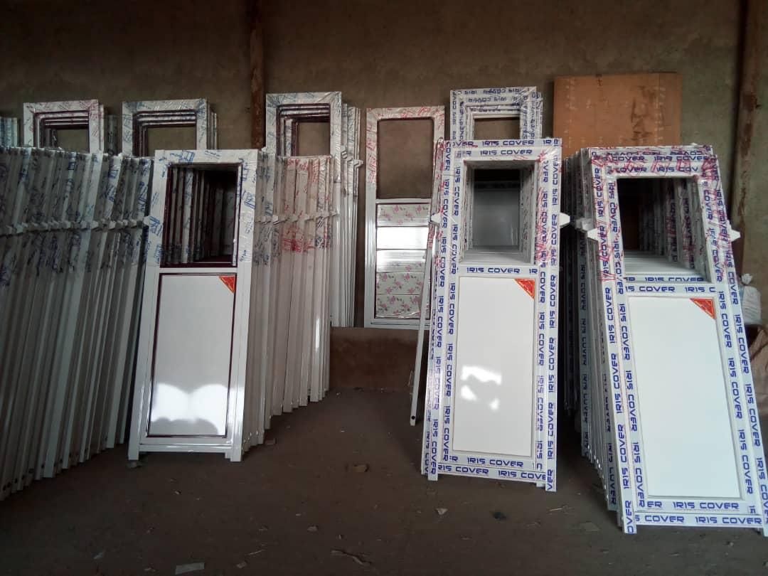 درب و پنجره حمام آلومینیومpvcتراس+چوبی اتاق+انباری|مصالح و تجهیزات ساختمان|شیراز, سلطان آباد|دیوار