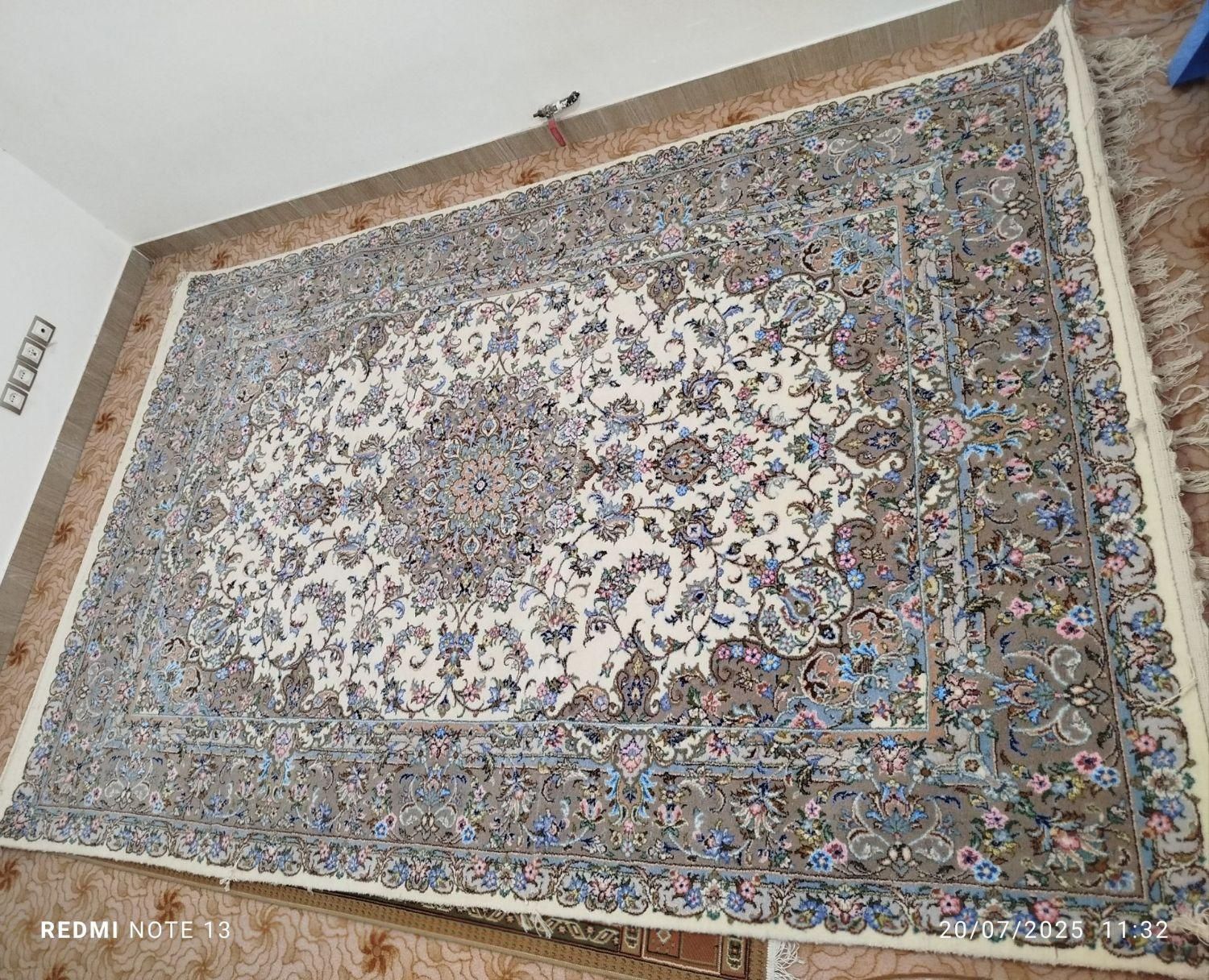 جفت فرش ۴۲ خانه دستبافت گل ابریشم (۶متری)کاشان|فرش|تهران, فلسطین (میدان انقلاب)|دیوار