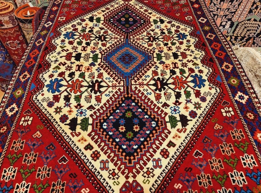 ذرع و نیم دستباف شیراز زمینه کرم|فرش|تهران, اکباتان|دیوار