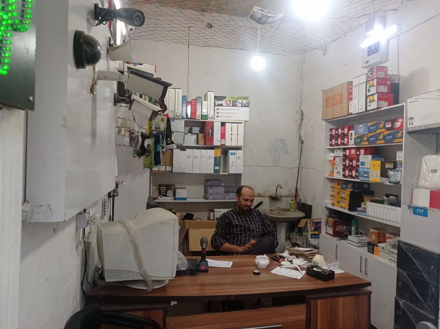 اجاره مغازه ۱۲ متری تجاری در گازشرقی خیابان نبوت|اجارهٔ مغازه و غرفه|مشهد, ابوذر|دیوار