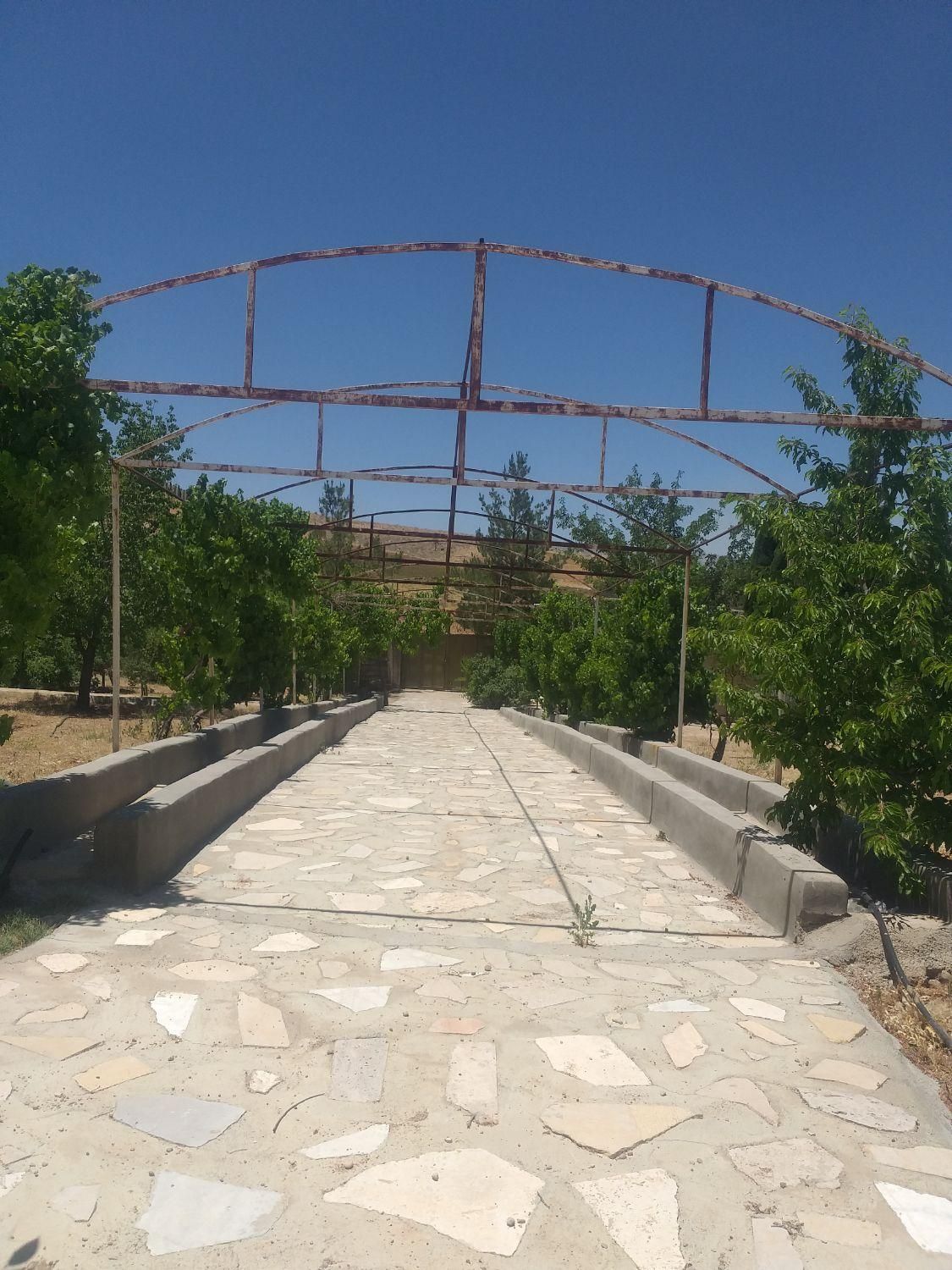 اجاره روزانه/هفتگی/ماهانه باغ در خان زنیان|اجارهٔ کوتاهمدت ویلا و باغ|شیراز, آبیاری|دیوار