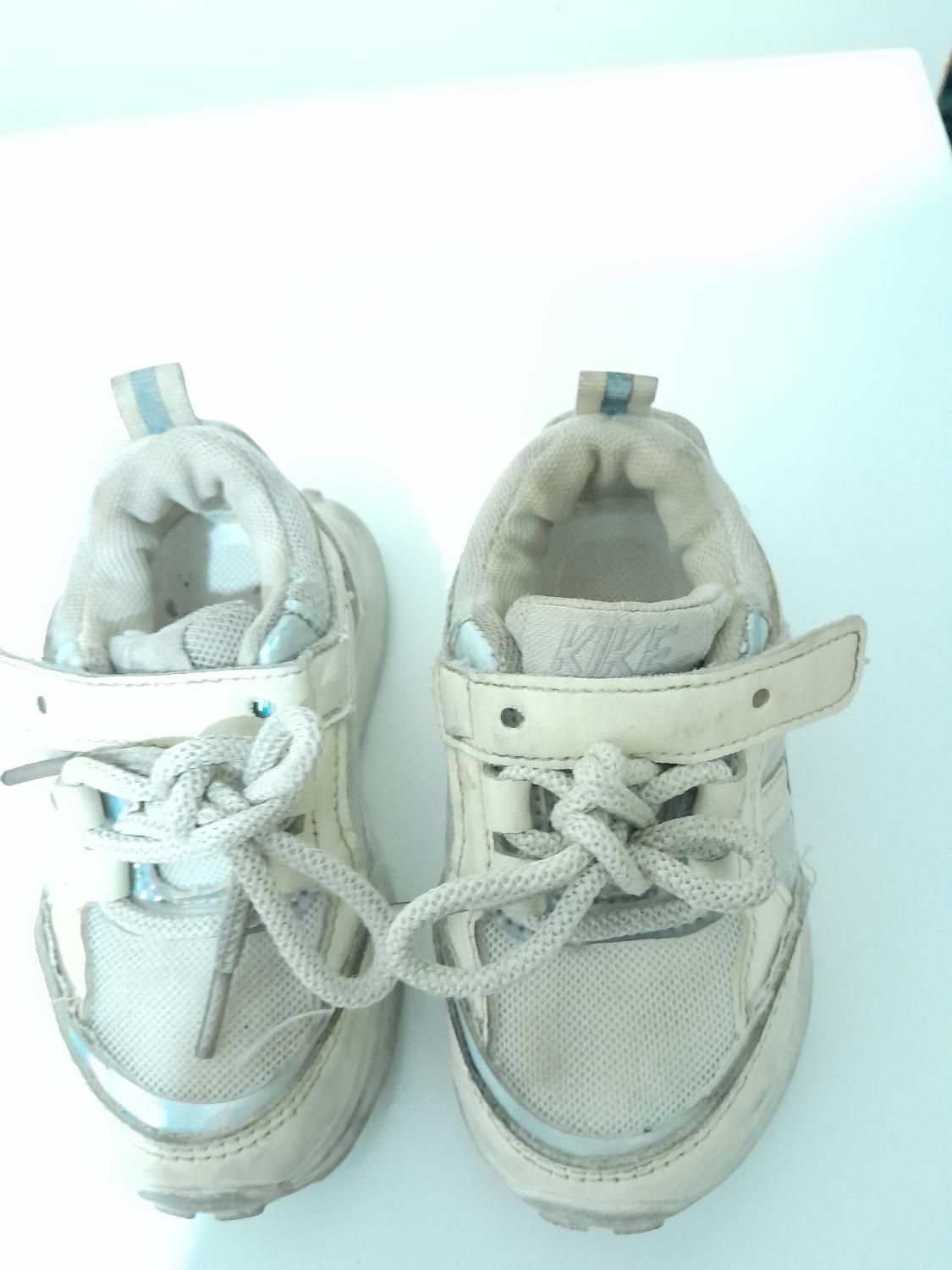 یک جفت کفش کتانی چسبی بچه گانه|کفش و لباس بچه|گرگان, |دیوار