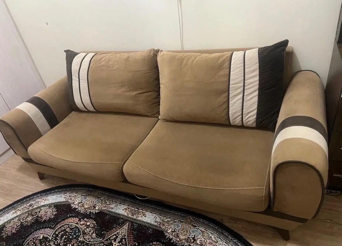 مبل ۷ نفره و میز وسط به همراه آینه و کنسول|مبلمان خانگی و میز عسلی|تهران, مولوی|دیوار