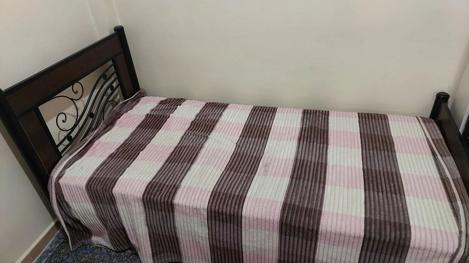 تخت خواب یک نفره همراه با تشک و کمد آینه ای ریلی|تخت و سرویس خواب|تهران, دهم فروردین|دیوار