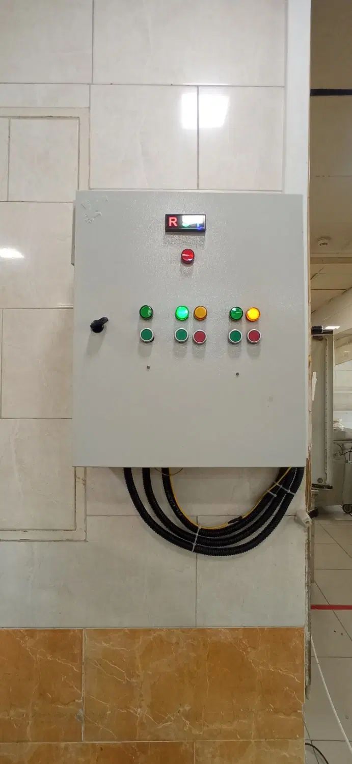 سازنده تابلو برق صنعتی،عیب یابی،درایو اینورتر،plc|خدمات پیشه و مهارت|کرج, چهارصد دستگاه|دیوار