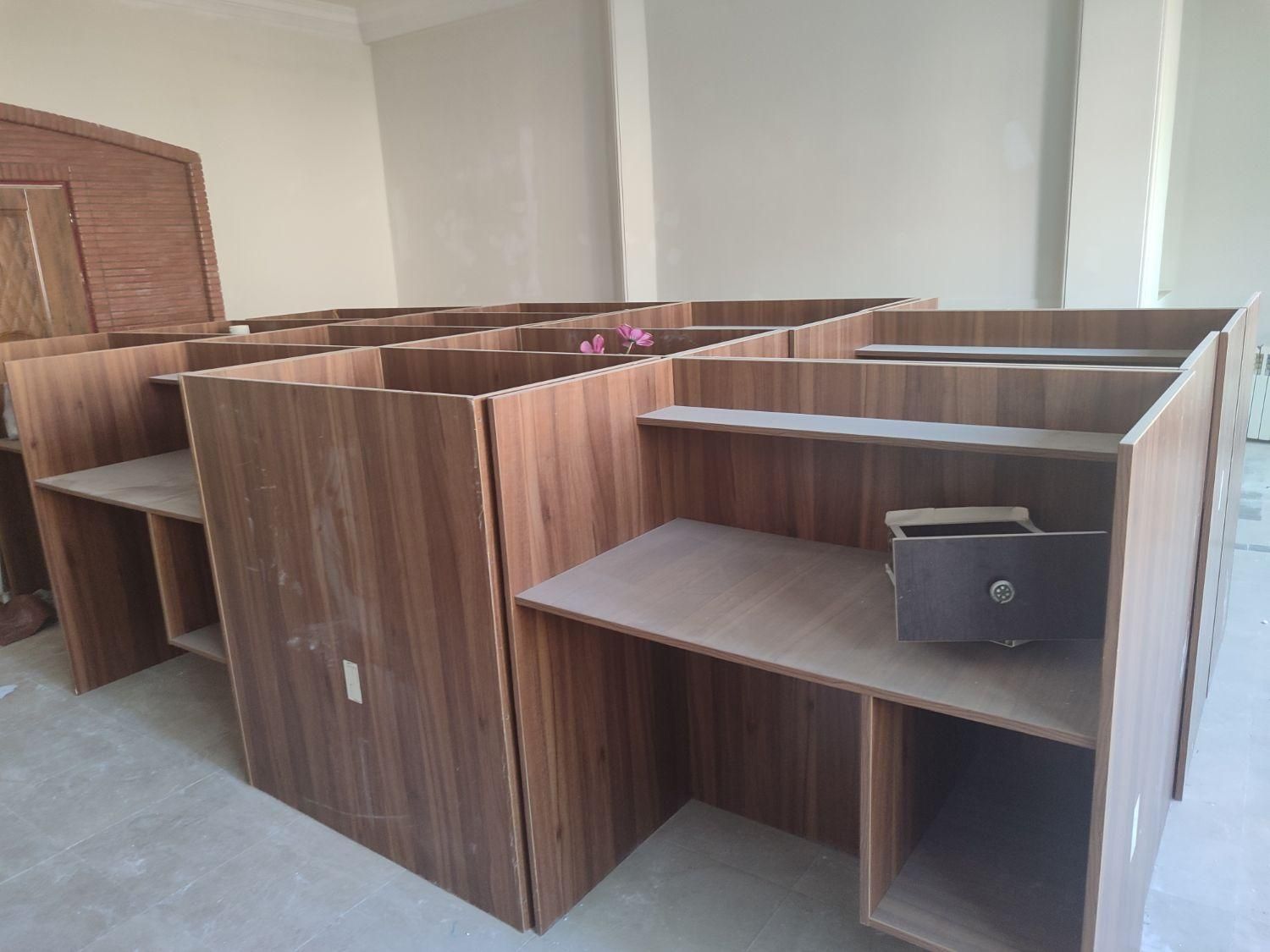 میز|میز تحریر و کامپیوتر|گرگان, |دیوار