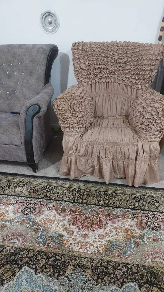 مبل هفت نفر با روکش تمیز در حد نو قیمت ده میلیون|مبلمان خانگی و میز عسلی|مهر, |دیوار