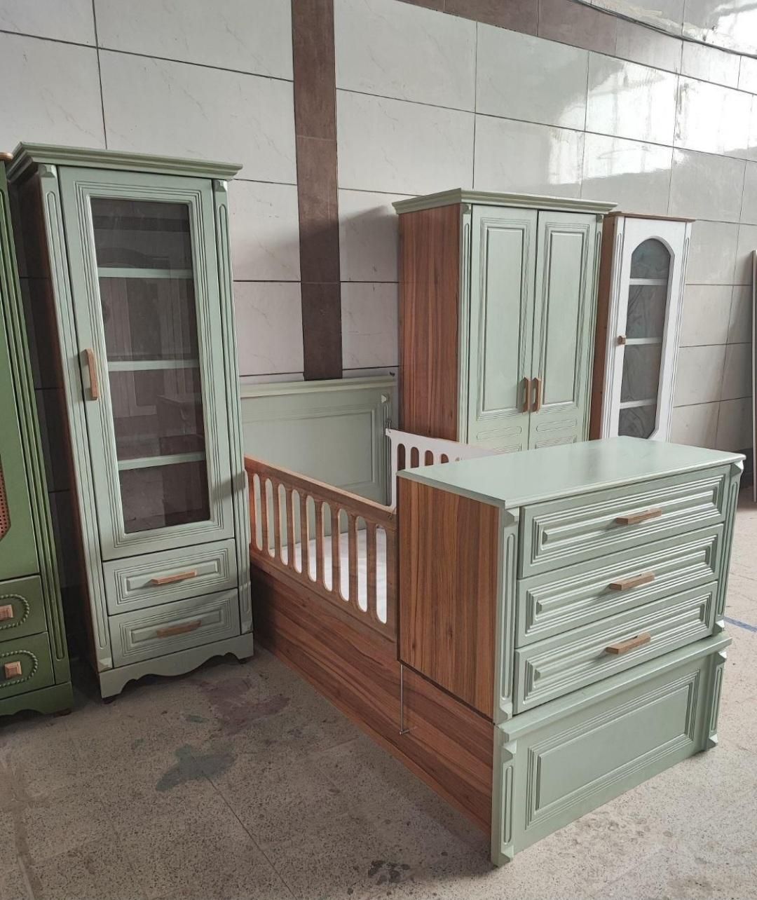 تخت نوزاد وسیسمونی مدل برکه|تخت و سرویس خواب|تبریز, |دیوار