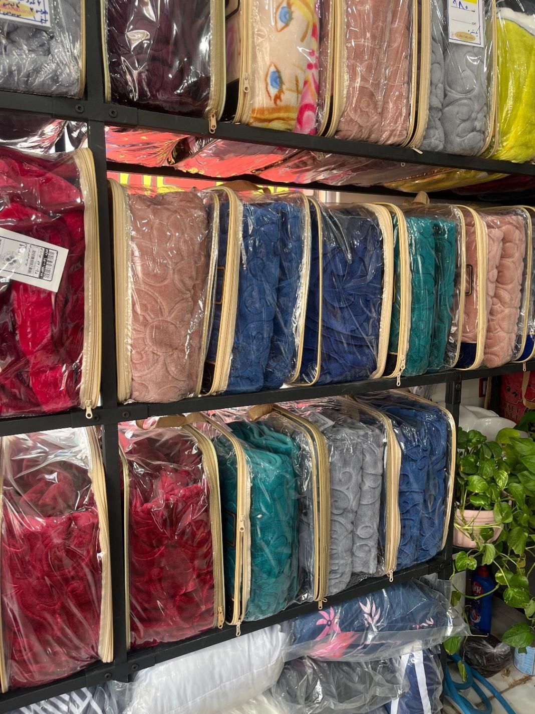 پتو و تشک و بالشت وتشک تختخواب|رختخواب، بالش، پتو|یاسوج, |دیوار