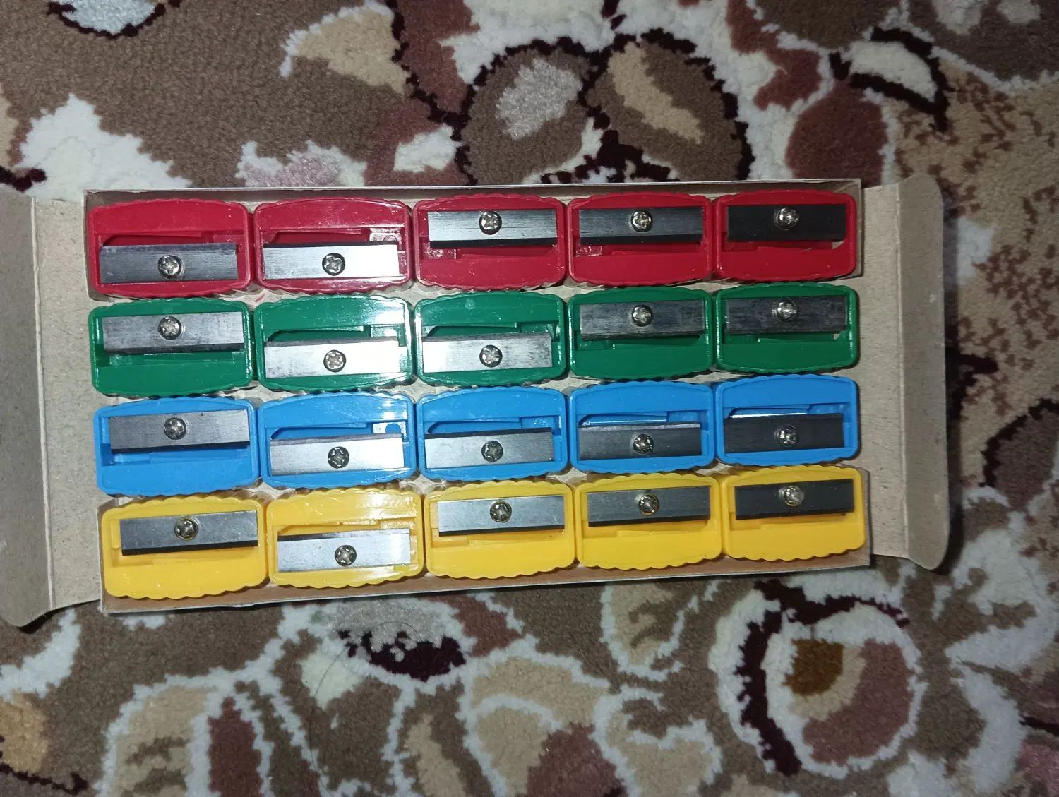 ۲۰عدد تراش و ۱۲عدد مداد قرمز اکبند|اسباب‌‌بازی|تهران, فلاح|دیوار
