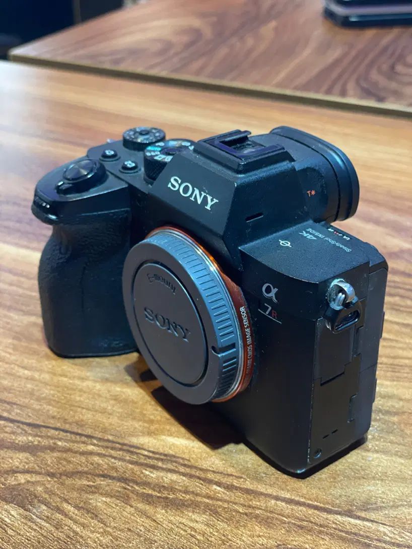 بادی دوربین Sony R IV تمیز|دوربین عکاسی و فیلم‌برداری|اصفهان, خرم|دیوار