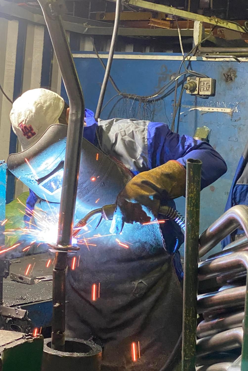 استخدام جوشکار، برشکار، خمکار، پرسکار، نیروی ساده|استخدام صنعتی، فنی، مهندسی|قم, خداکرم|دیوار