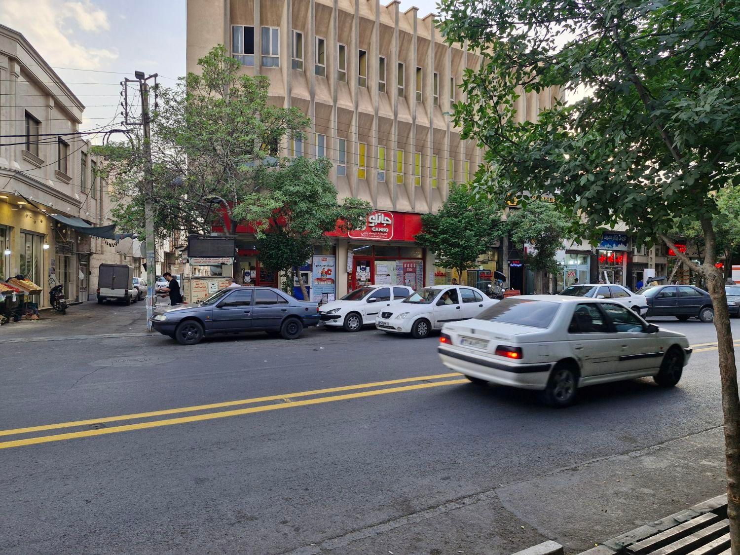 ۳۰۲ متر با ۴ دهنه مغازه،بر چهارمردان با ساختمان|فروش خانه و ویلا|قم, چهار مردان|دیوار