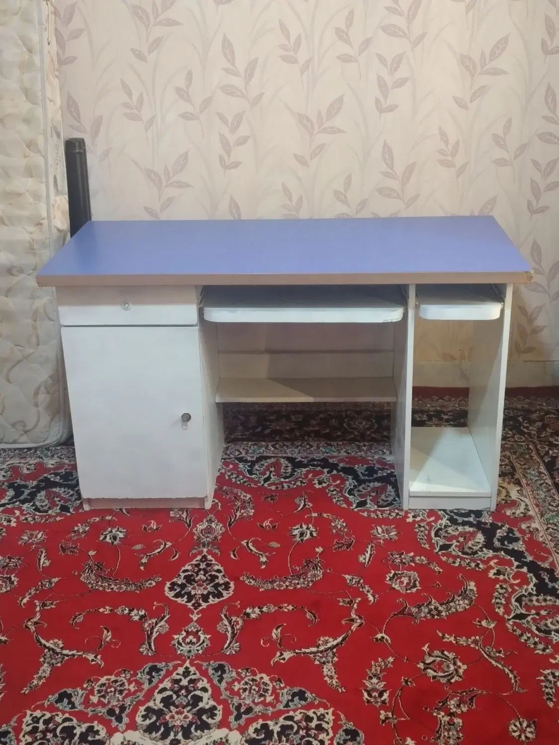 میز تحریر و کامپیوتر سالم و باکیفیت فروش فوری|میز تحریر و کامپیوتر|زاهدان, |دیوار